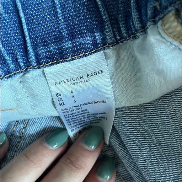 American Eagle High-Rise Distressed Denim Shorts – Size 6 - Picture 4 of 4